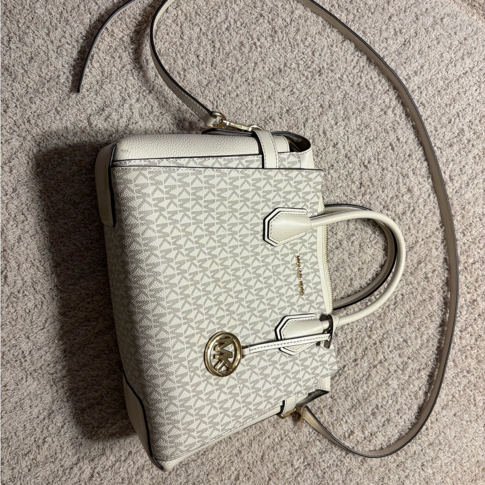 Micheal Kors purse